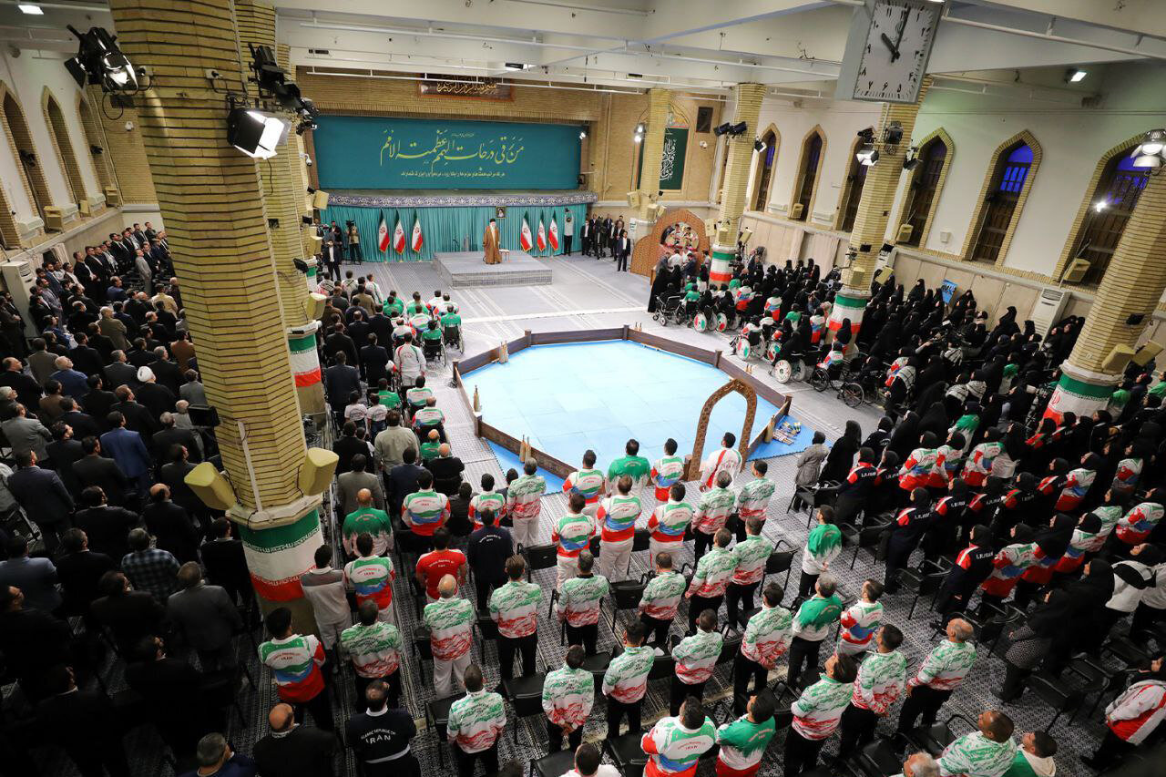 دکور متفاوت و خاص حسینیه امام خمینی (ره) در دیدار ورزشکاران با رهبر انقلاب+عکس دکور متفاوت و خاص حسینیه امام خمینی (ره) در دیدار ورزشکاران با رهبر انقلاب+عکس