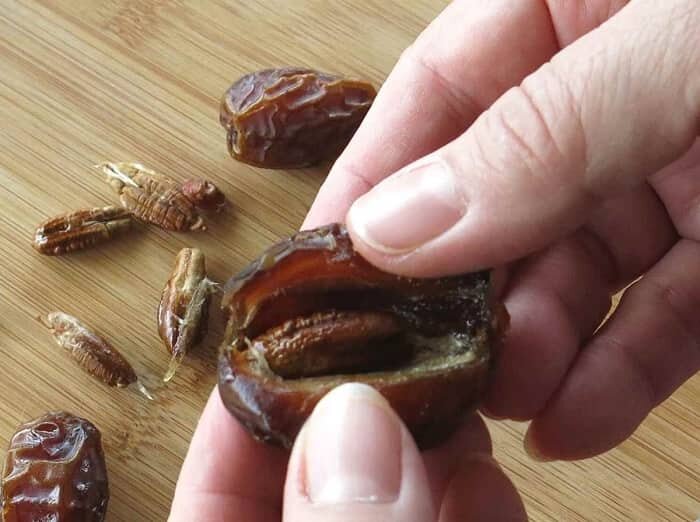 چرا نباید دانه های خرما را دور بریزیم؟ چرا نباید دانه های خرما را دور بریزیم؟