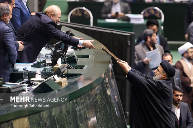 رئیسجمهور لایحه بودجه سال ۱۴۰۳ را تقدیم مجلس کرد رئیسجمهور لایحه بودجه سال ۱۴۰۳ را تقدیم مجلس کرد