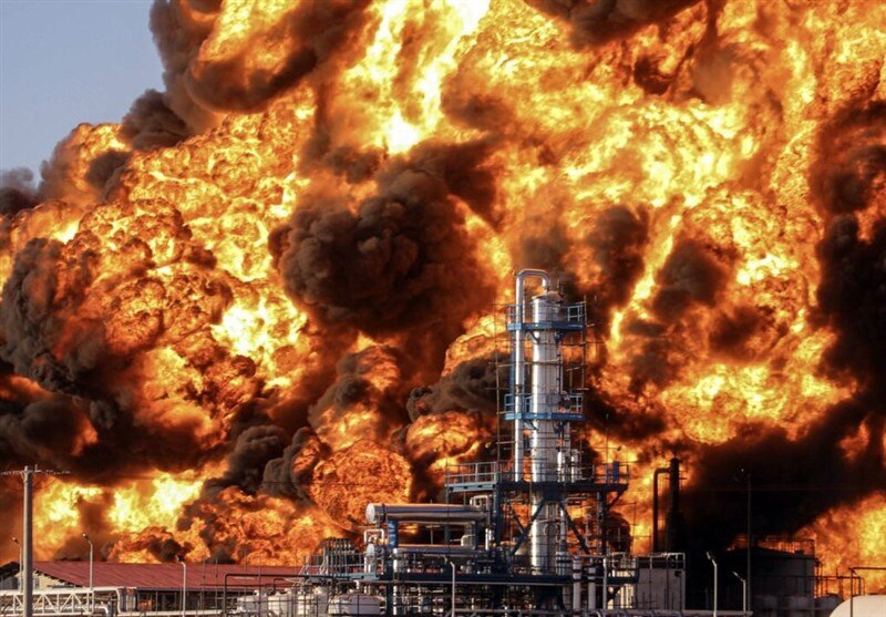 پالایشگاه هیدروکربن بیرجند همچنان در آتش میسوزد/ ۳ مخزن به مرحله انفجار نرسید پالایشگاه هیدروکربن بیرجند همچنان در آتش میسوزد/ ۳ مخزن به مرحله انفجار نرسید