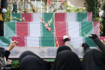 حضور رییس جمهور در مراسم تشییع پیکرهای۱۱۰ شهید گمنام دفاع مقدس در تهران