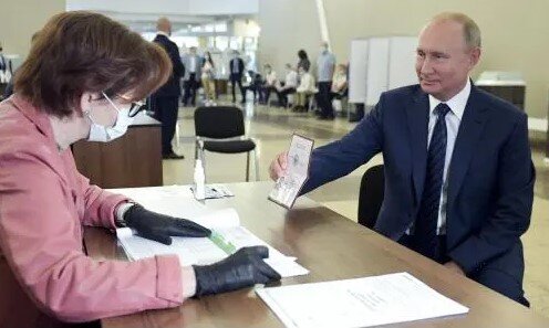 تلاش ۳۰ نفر برای کنار زدن پوتین از کرملین تلاش ۳۰ نفر برای کنار زدن پوتین از کرملین