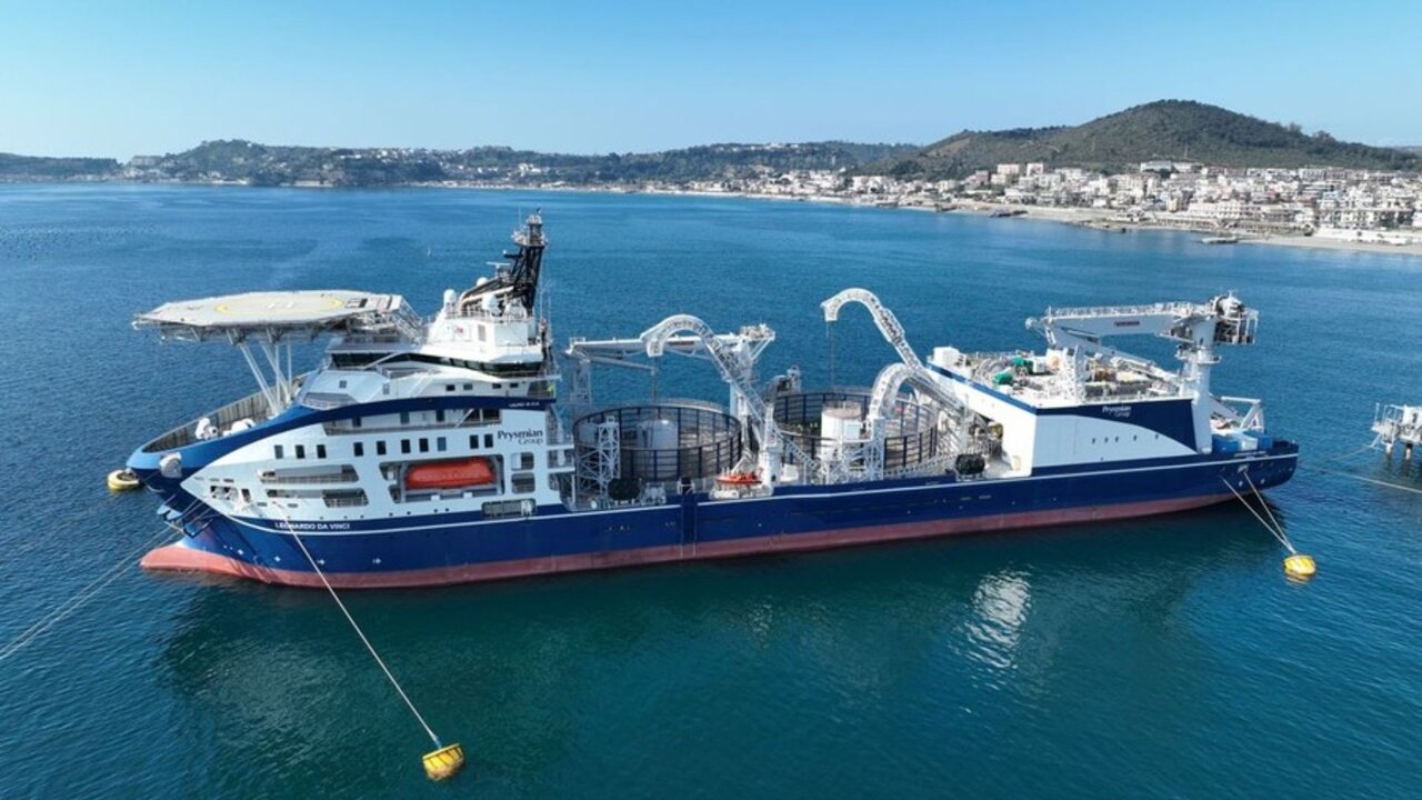 آغاز برقرسانی با طولانیترین کابل زیردریایی جهان آغاز برقرسانی با طولانیترین کابل زیردریایی جهان