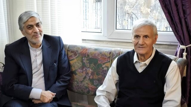 عیادت وزیر ورزش از کاپیتان اسبق فوتبال ایران عیادت وزیر ورزش از کاپیتان اسبق فوتبال ایران