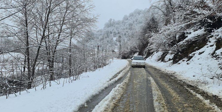 بارش برف و باران در جادههای ۷ استان؛ چالوس باز شد بارش برف و باران در جادههای ۷ استان؛ چالوس باز شد