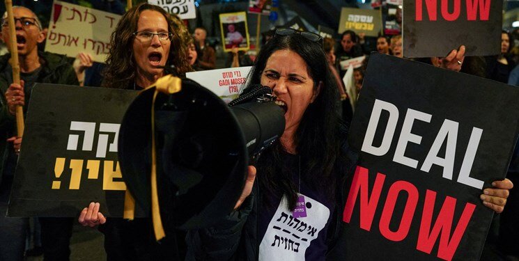 «توافق فوری»؛ اسرائیلیها مقابل خانه نتانیاهو چادر زدند «توافق فوری»؛ اسرائیلیها مقابل خانه نتانیاهو چادر زدند