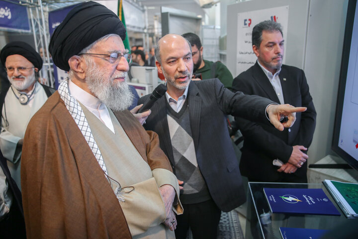 بازدید مقام معظم رهبری از نمایشگاه توانمندی‌های تولید ایرانی