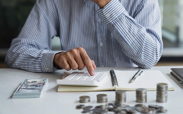 منابع نفتی باید صرف سرمایهگذاری و زیربنایی شود، نه پرداخت حقوق! منابع نفتی باید صرف سرمایهگذاری و زیربنایی شود، نه پرداخت حقوق!