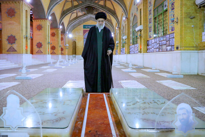 حضور مقام معظم رهبری در مرقد مطهر امام خمینی (ره)