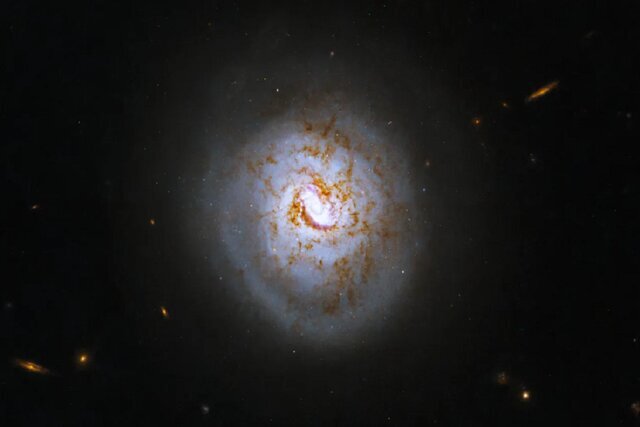 عکس «تلسکوپ فضایی هابل» از یک توپ بیسبال در دل فضا! عکس «تلسکوپ فضایی هابل» از یک توپ بیسبال در دل فضا!