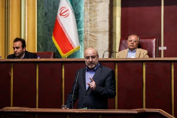 قالیباف: جریانات سیاسی دانسته و ندانسته جامعه را به سمت دوقطبی شدن پیش نبرند قالیباف: جریانات سیاسی دانسته و ندانسته جامعه را به سمت دوقطبی شدن پیش نبرند