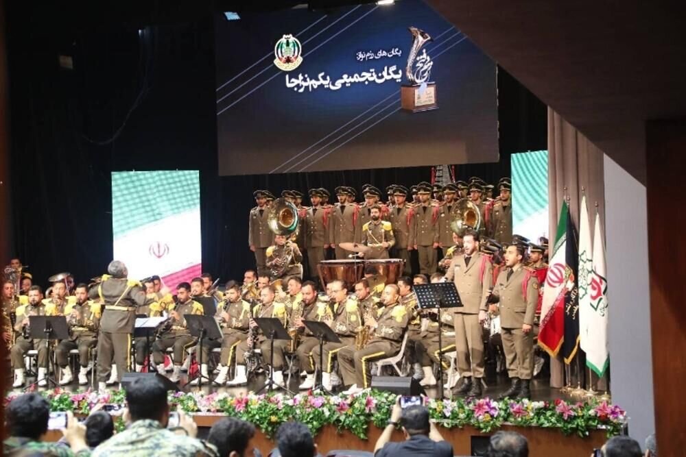 اجرای «رزم نوازان» نزاجا در جشنواره موسیقی فجر اجرای «رزم نوازان» نزاجا در جشنواره موسیقی فجر