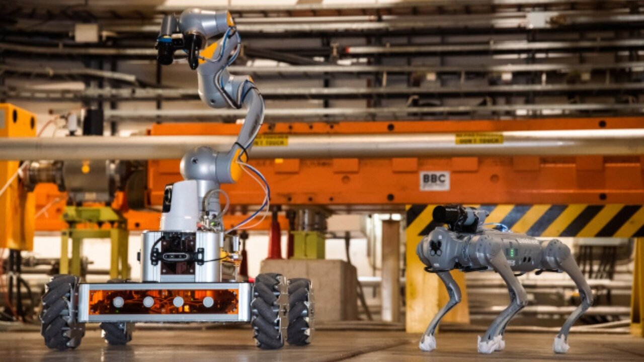 پرسهزنی سگ رباتیک در بزرگترین آزمایشگاه فیزیک ذرات جهان پرسهزنی سگ رباتیک در بزرگترین آزمایشگاه فیزیک ذرات جهان