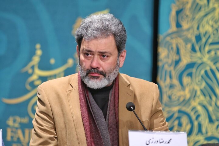 یک پرتره موقر از «اختر چرخ ادب»