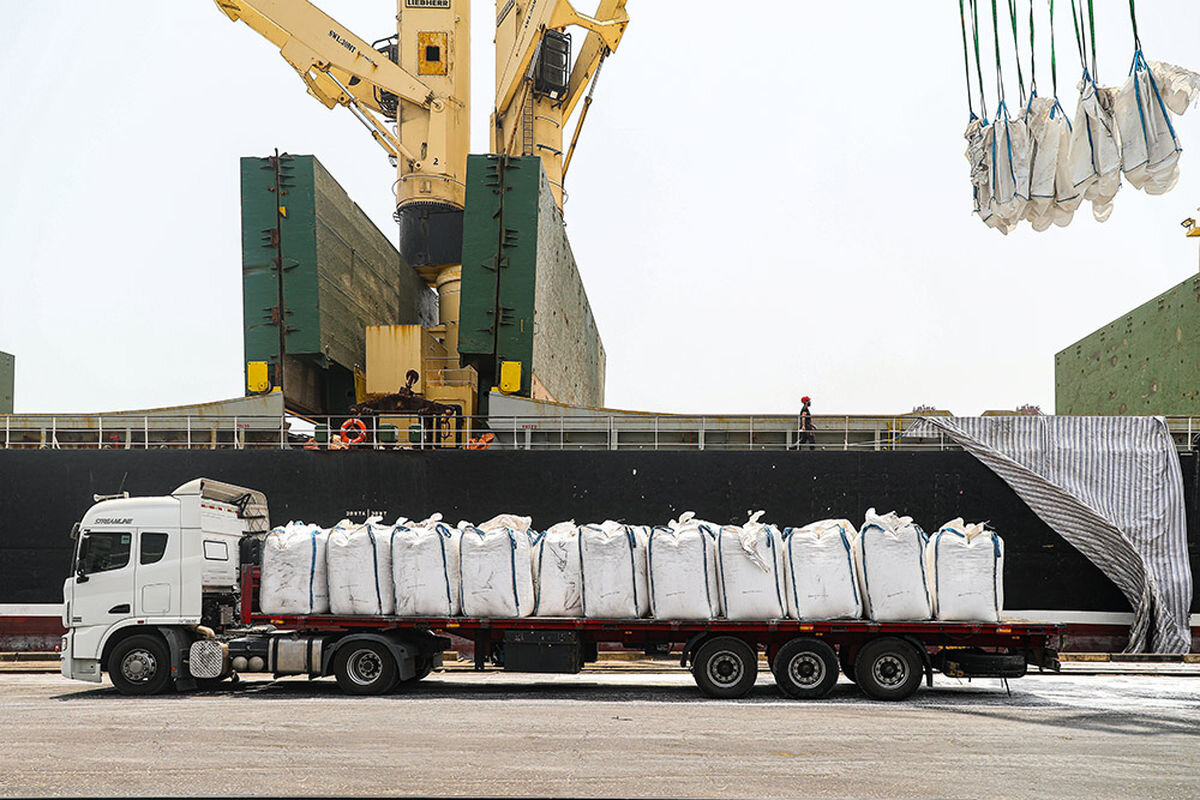 افزایش ۷۹ درصدی درآمد گمرک از واردات خودرو و تلفن همراه   افزایش ۷۹ درصدی درآمد گمرک از واردات خودرو و تلفن همراه