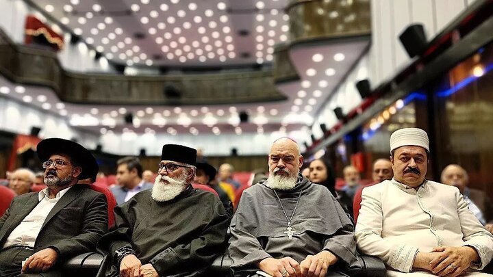 آمادگی همکاریهای رسانهای و چاپ و نشر با پیروان ادیان توحیدی را داریم