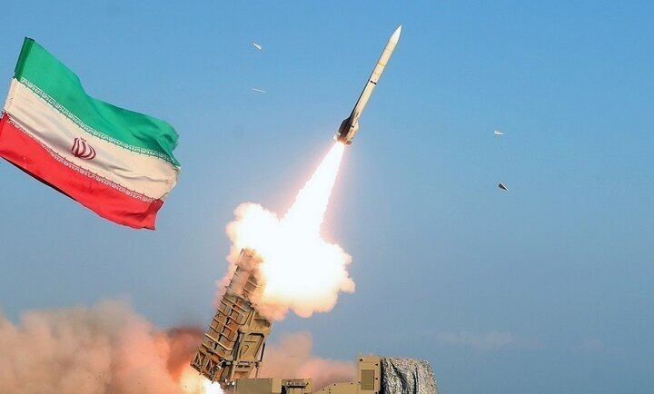 سامانههای پدافند هوایی «آرمان» و «آذرخش» رونمایی شدند سامانههای پدافند هوایی «آرمان» و «آذرخش» رونمایی شدند