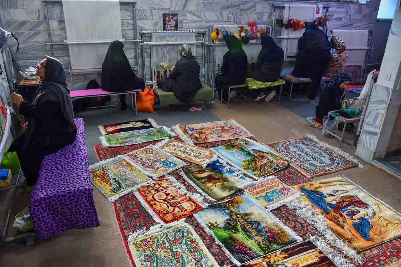 کوچک اما پر رونق کوچک اما پر رونق