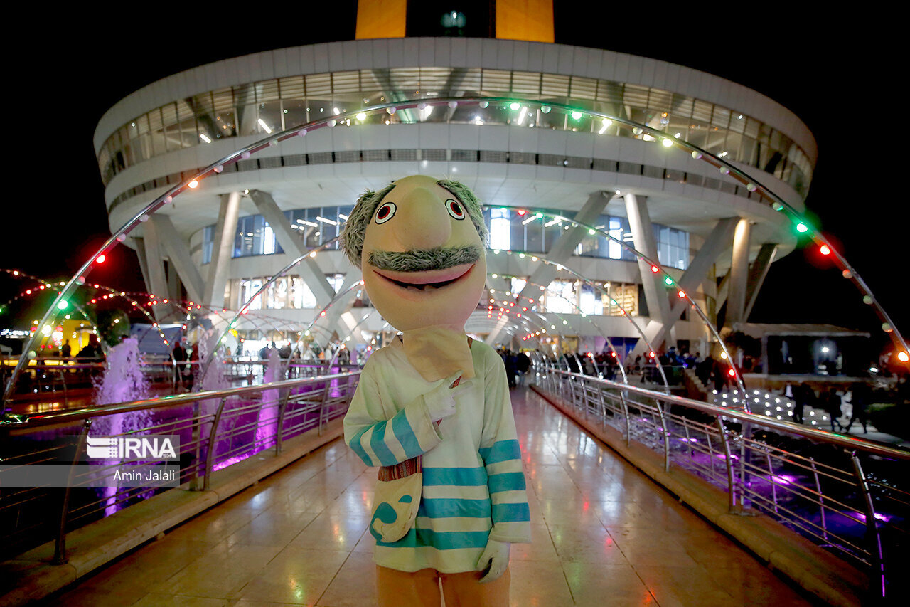 استقبال گردشگران و شهروندان تهرانی از کاروان باغ عروسکها | برنامهریزی برای لیالی قدر استقبال گردشگران و شهروندان تهرانی از کاروان باغ عروسکها | برنامهریزی برای لیالی قدر