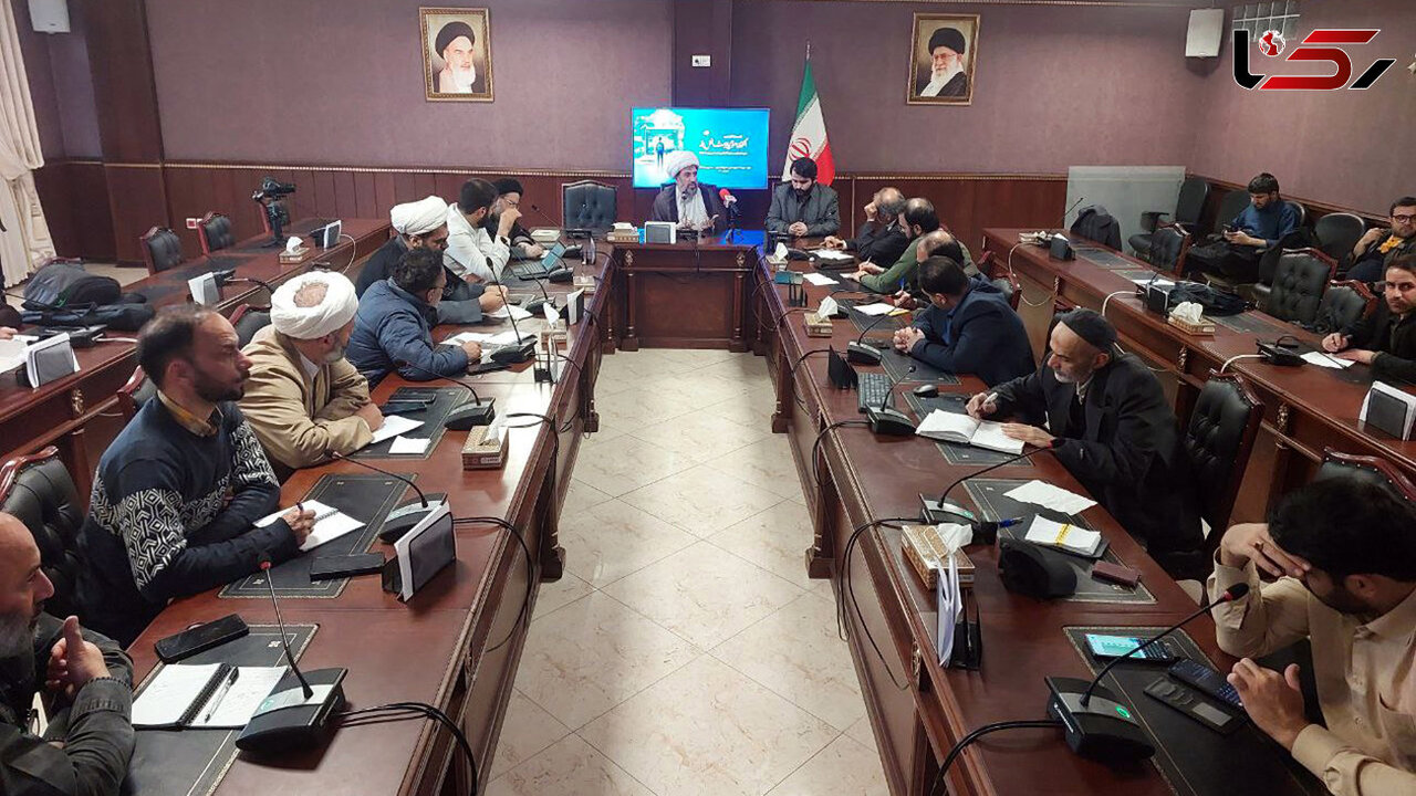 یکسان انگاری مفاهیم غربی و مفاهیم اسلامی مشکل اصلی کشور است یکسان انگاری مفاهیم غربی و مفاهیم اسلامی مشکل اصلی کشور است