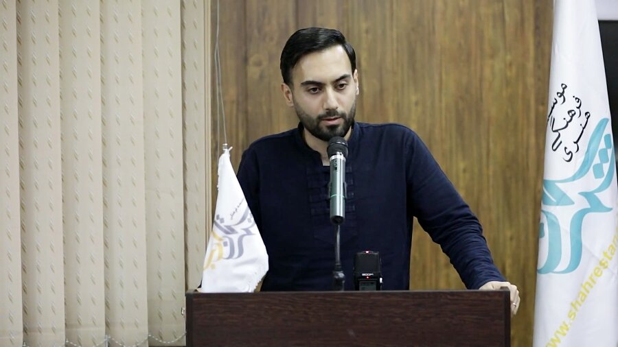 شاعری که بسیاری از شاعران حسرت دیدنش را دارند شاعری که بسیاری از شاعران حسرت دیدنش را دارند