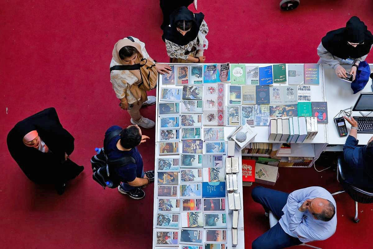 نمایشگاه کتاب و دستهای خالی  نمایشگاه کتاب و دستهای خالی