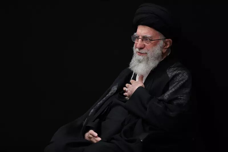 حضرت آیتالله خامنهای: «رئیسی عزیز خستگی نمیشناخت» حضرت آیتالله خامنهای: «رئیسی عزیز خستگی نمیشناخت»