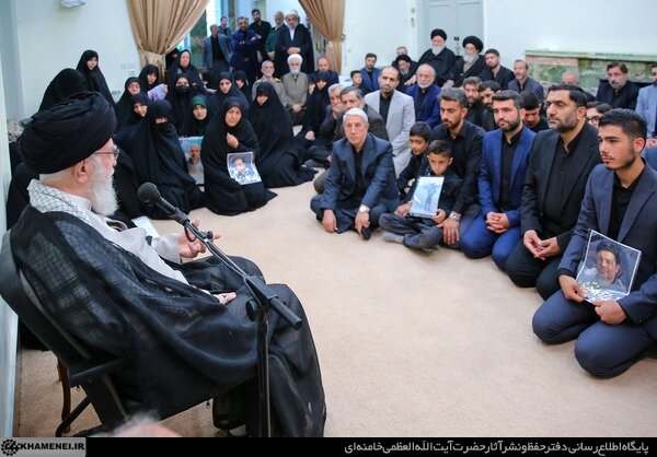 دیدار خانوادههای شهدای خدمت با رهبر انقلاب دیدار خانوادههای شهدای خدمت با رهبر انقلاب