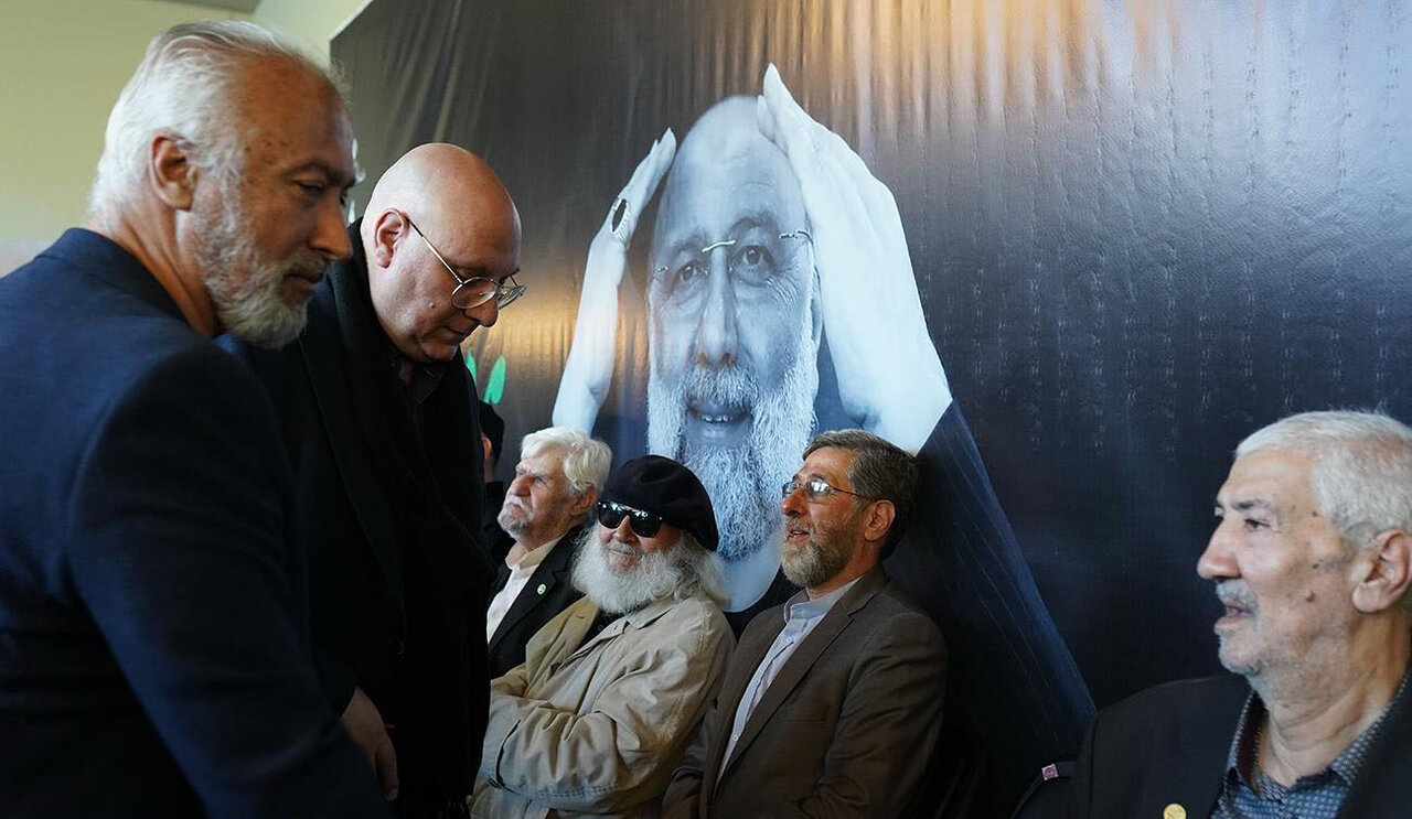 وفاق هنرمندان پس از تشییع ۱۲میلیونی