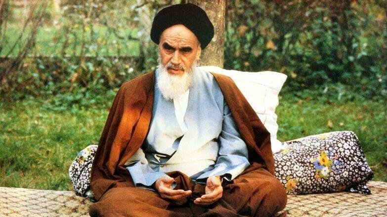 نگاه ابزاری به مکتب امام(ره) باعث ایجاد تحریف است نگاه ابزاری به مکتب امام(ره) باعث ایجاد تحریف است