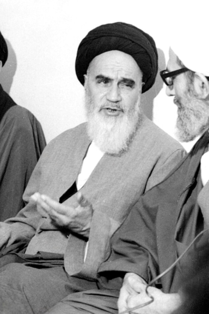 امام(ره) و انسان تربیت شده در نظام انقلابی امام(ره) و انسان تربیت شده در نظام انقلابی