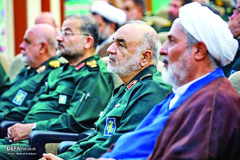 سرلشکر سلامی: جامعه جوان جامعهای قدرتمند است