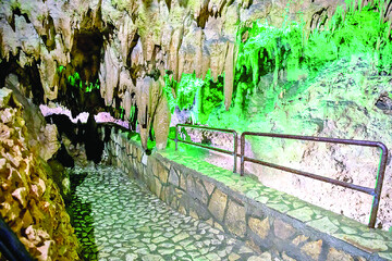 قوری قلعه، غار اسرارآمیز در کرمانشاه