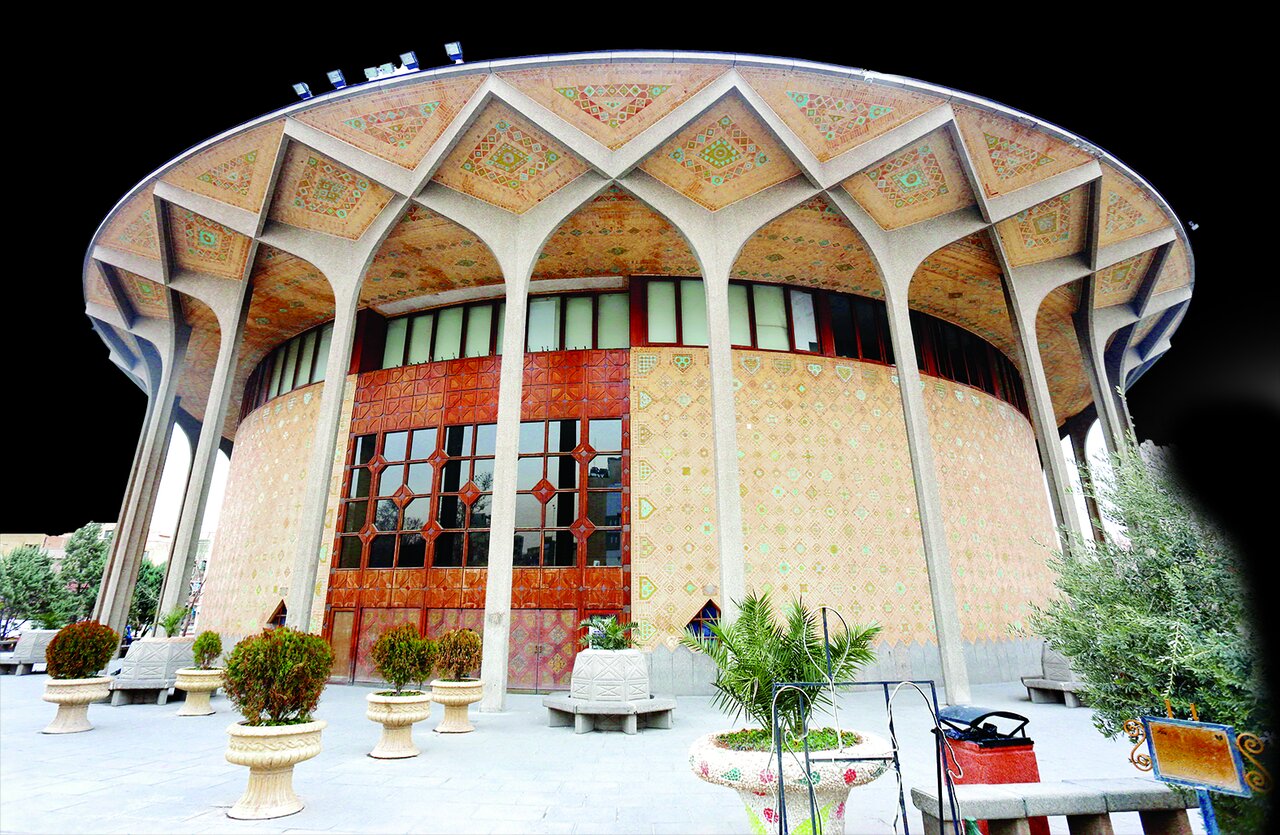 جدایی تئاتر شهر از همبرگر زغالیها جدایی تئاتر شهر از همبرگر زغالیها