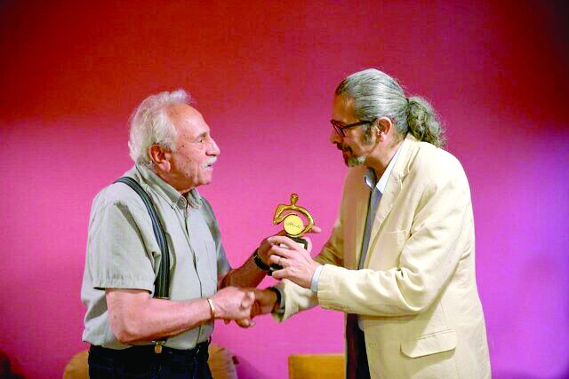 تعریفهای آقای حکایتی از یک نوازنده موسیقی تعریفهای آقای حکایتی از یک نوازنده موسیقی