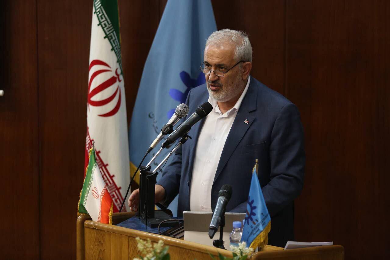 صنعت خودرو را باید از قیمتگذاری دستوری نجات دهیم صنعت خودرو را باید از قیمتگذاری دستوری نجات دهیم