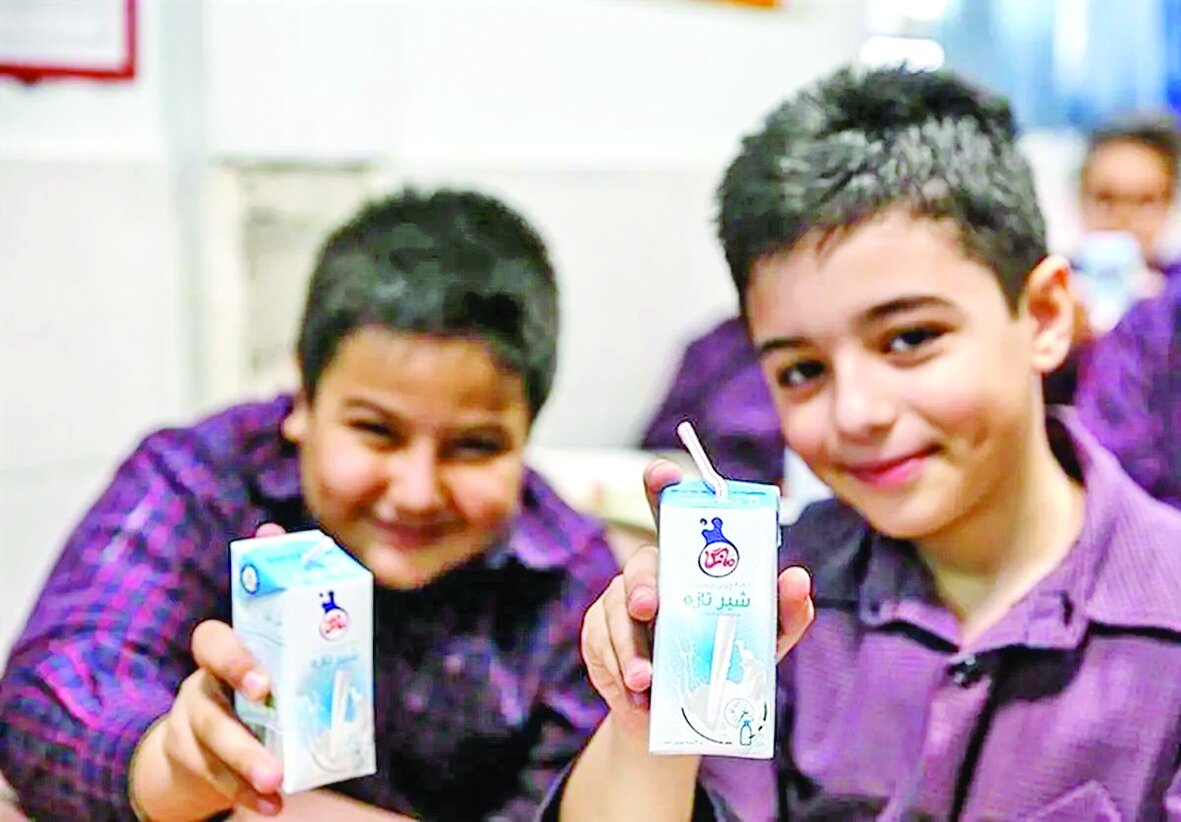 چرا از سال ۹۵ شیر در مدارس توزیع نشده است؟ چرا از سال ۹۵ شیر در مدارس توزیع نشده است؟