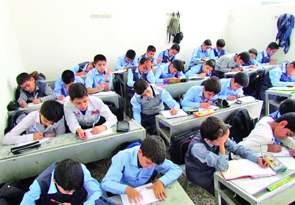 هشدار درباره کمبود ۷۰ هزار معلم در مهرماه هشدار درباره کمبود ۷۰ هزار معلم در مهرماه