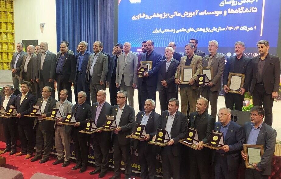 نشان «سرو» بر سینه ۱۸ رییس برتر دانشگاهها و موسسات آموزشی نشان «سرو» بر سینه ۱۸ رییس برتر دانشگاهها و موسسات آموزشی