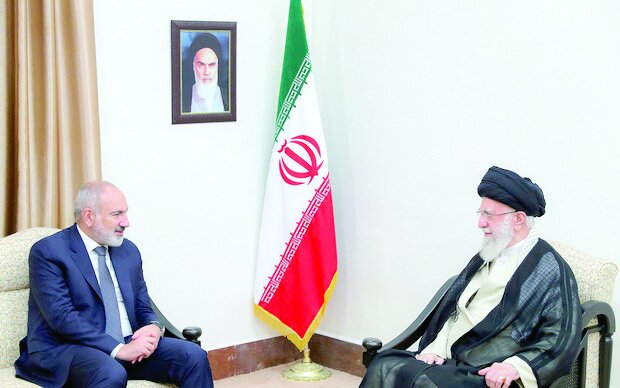 امنیت و صلاح کشورها با اتکا به خود و همسایگان نزدیک امنیت و صلاح کشورها با اتکا به خود و همسایگان نزدیک