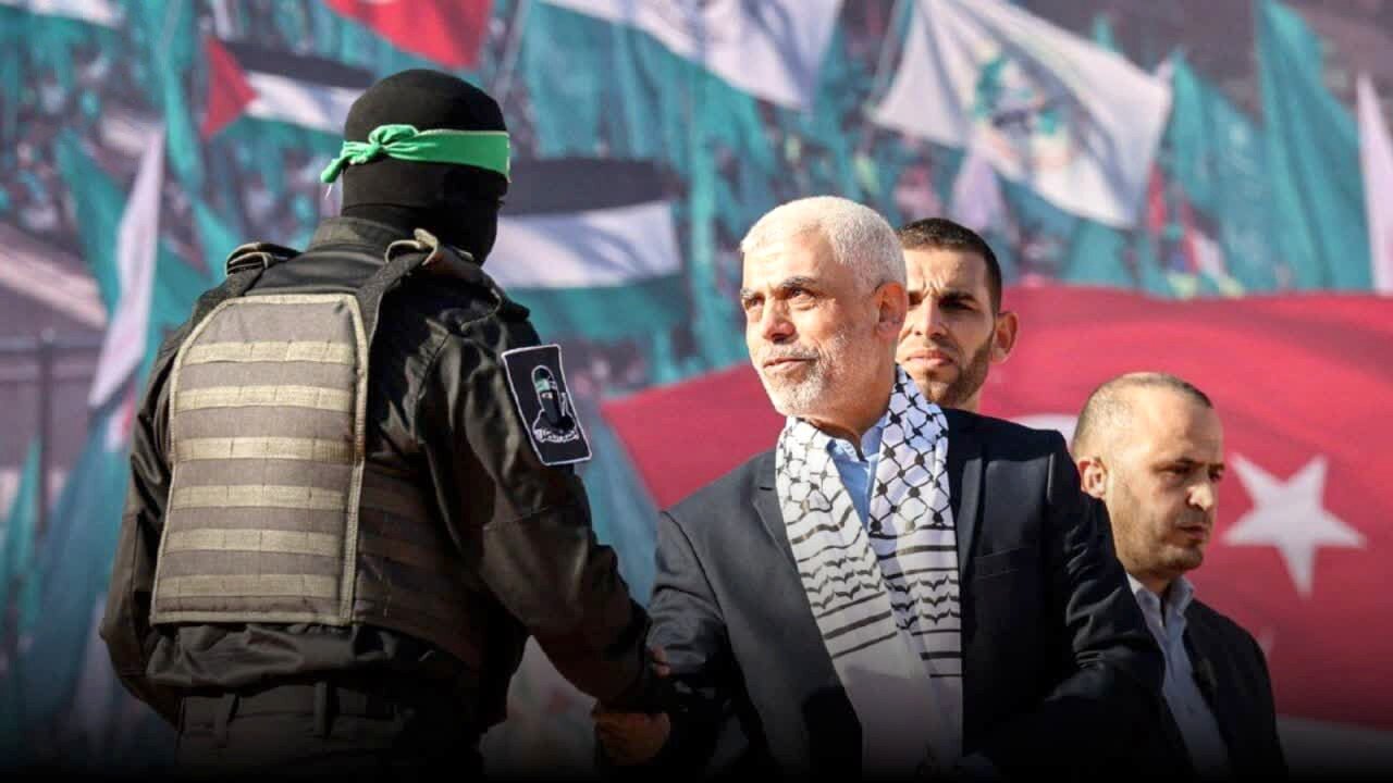 پرچم حماس در دست یحیی سنوار پرچم حماس در دست یحیی سنوار