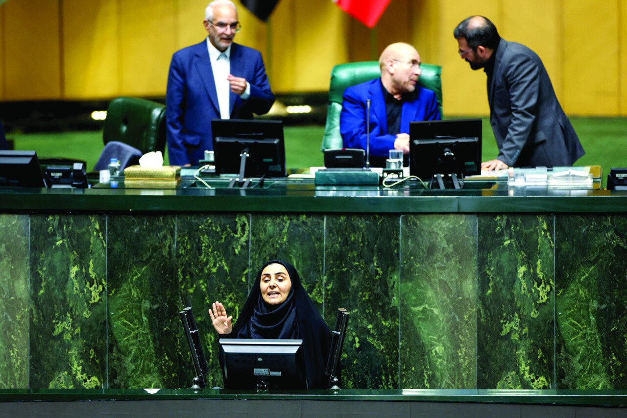 بررسی صلاحیت تنها بانوی کابینه بررسی صلاحیت تنها بانوی کابینه