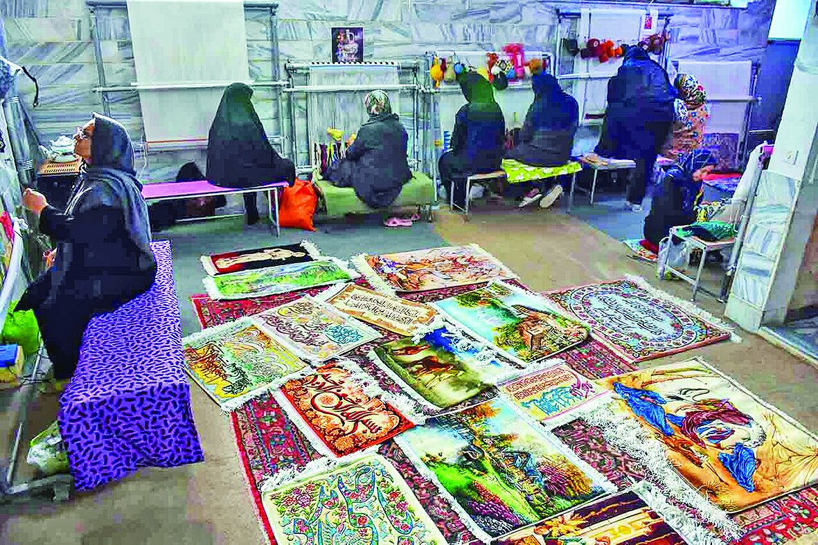 کوچک اما پر رونق کوچک اما پر رونق