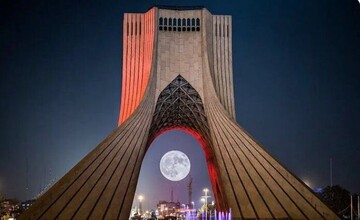 برج آزادی همرنگ اورژانس ۱۱۵ می‌شود