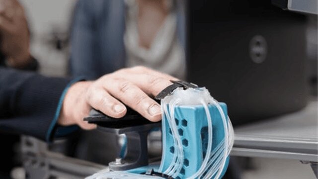 با هوشمصنوعی از راه دور یکدیگر را لمس کنید! با هوشمصنوعی از راه دور یکدیگر را لمس کنید!