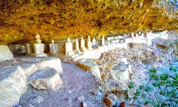 قبرستان ۸۰۰ساله؛ مقبره‌هایی عجیب با معماری ایرانی