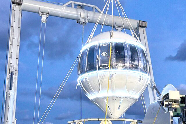 بزرگترین کپسول فضایی جهان با بالُن به لبه جو رسید بزرگترین کپسول فضایی جهان با بالُن به لبه جو رسید