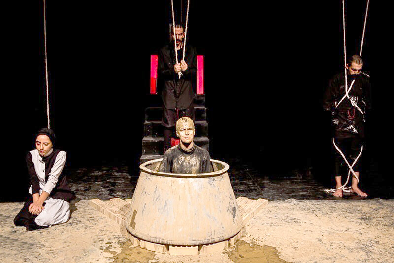 نمایش فیلمتئاتر «کارنامه بُندارِ بیدَخش» در خانه هنرمندان ایران نمایش فیلمتئاتر «کارنامه بُندارِ بیدَخش» در خانه هنرمندان ایران