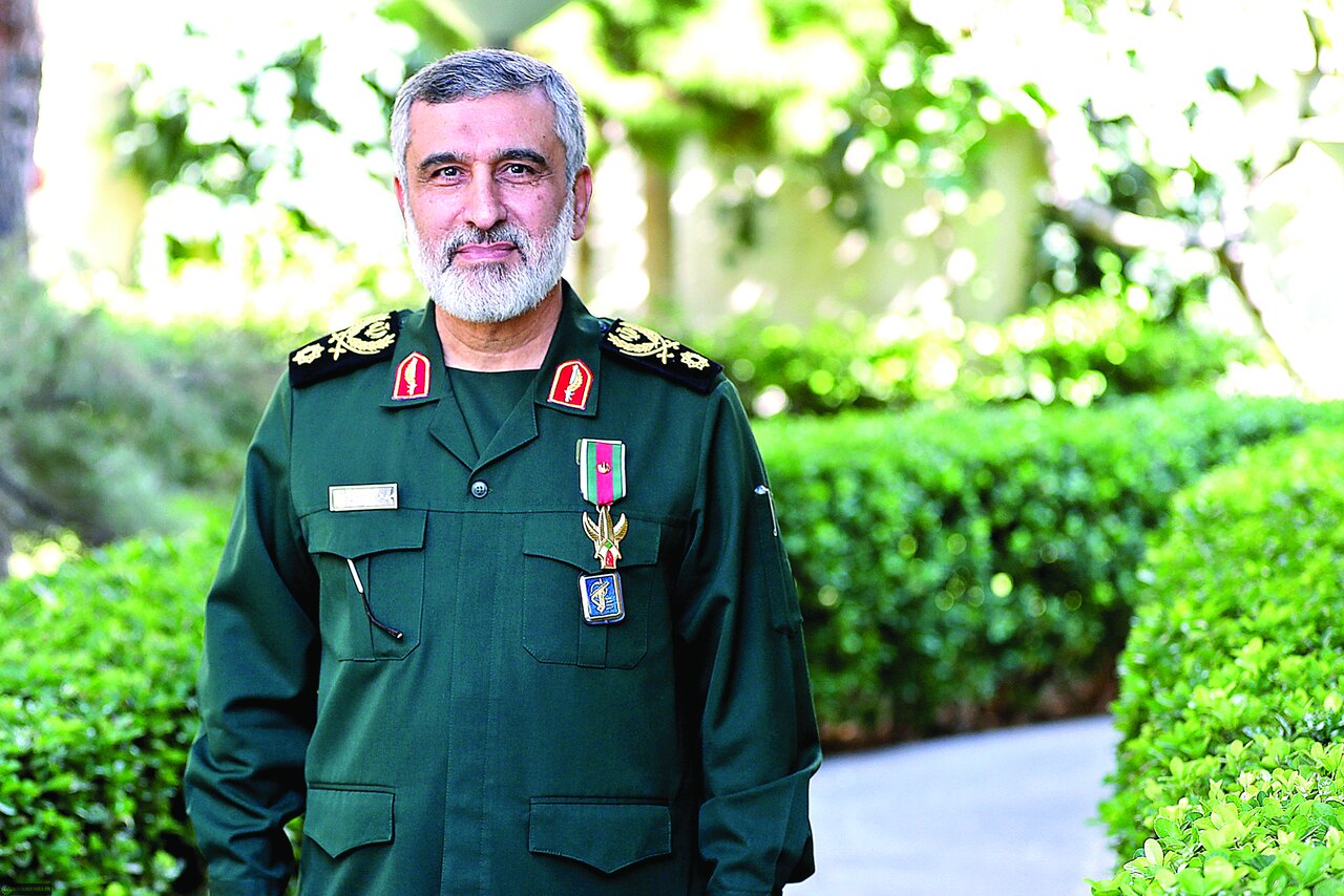 نشان فتح بر سینه فاتح نشان فتح بر سینه فاتح