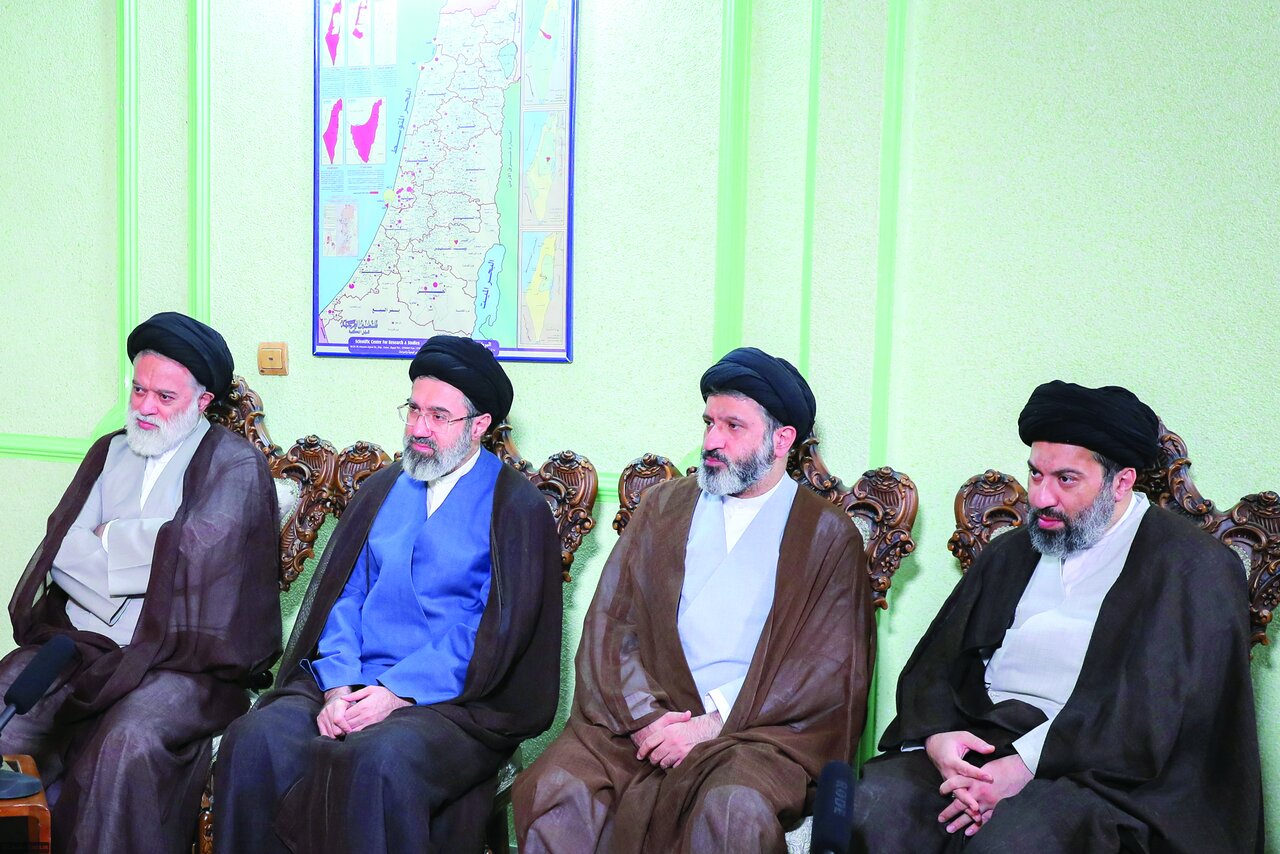 حضور فرزندان حضرت آیتالله خامنهای در دفتر حماس در تهران حضور فرزندان حضرت آیتالله خامنهای در دفتر حماس در تهران